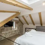 Miara Luxury Split