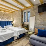 Miara Luxury Split