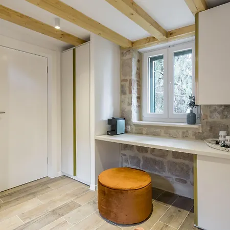 فندق مبيت وإفطار Miara Luxury 4*