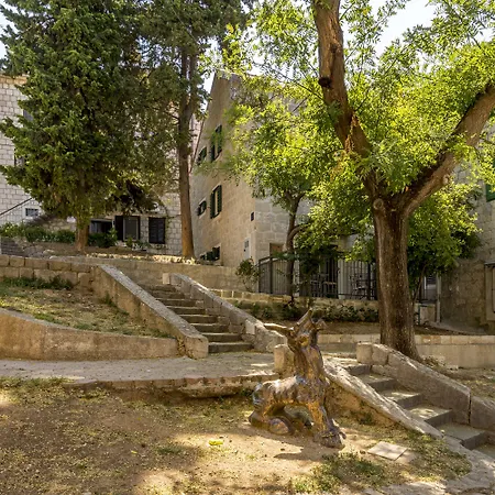 فندق مبيت وإفطار Miara Luxury 4*