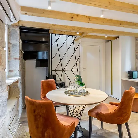 فندق مبيت وإفطار Miara Luxury 4*